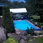 Chalupa, 3x Apartmany, 11 Luzek. * Sedlec-Prcice
