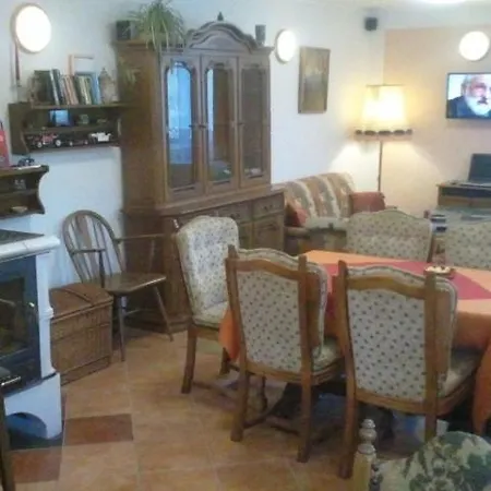Chalupa, 3x Apartmany, 11 Luzek. Апартаменты Sedlec-Prcice