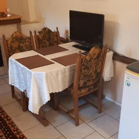Chalupa, 3x Apartmany, 11 Luzek. Apartment Sedlec-Prcice