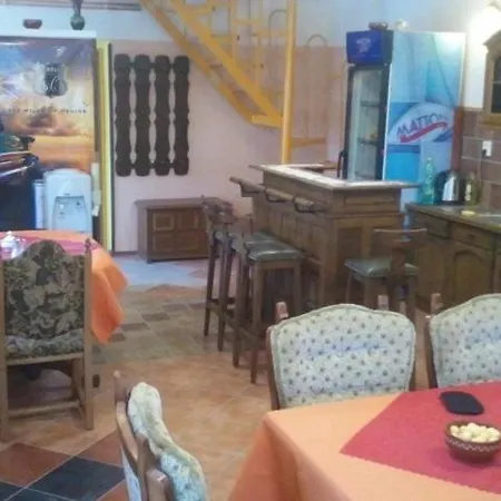 Chalupa, 3x Apartmány, 11 Lůžek. Apartman