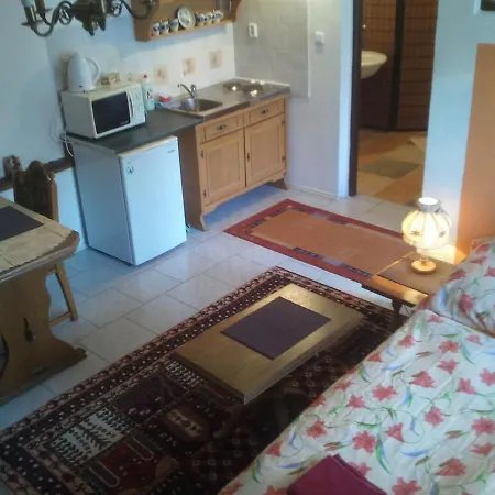 Chalupa, 3x Apartmany, 11 Luzek. * Sedlec-Prcice