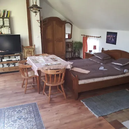 Chalupa, 3x Apartmany, 11 Luzek. * Sedlec-Prcice