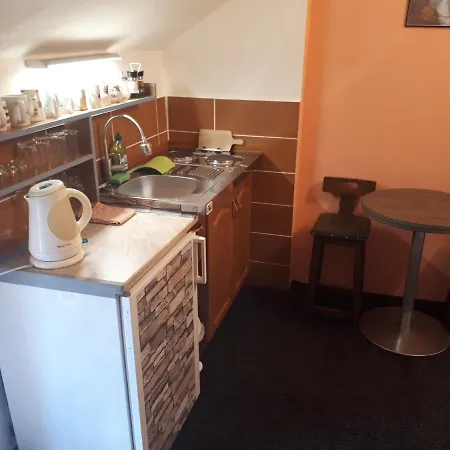 Chalupa, 3x Apartmany, 11 Luzek. Lägenhet *