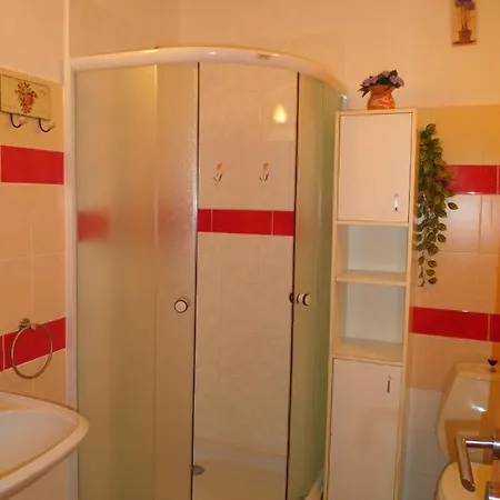Chalupa, 3x Apartmány, 11 Lůžek. Apartman