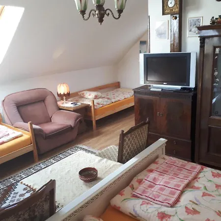 Chalupa, 3x Apartmany, 11 Luzek. Apartment Sedlec-Prcice