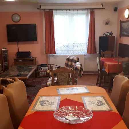 Chalupa, 3x Apartmany, 11 Luzek. * Sedlec-Prcice