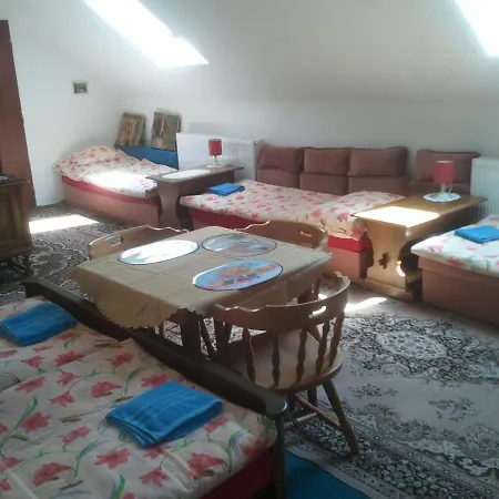 Chalupa, 3x Apartmany, 11 Luzek. Appartement Sedlec-Prcice