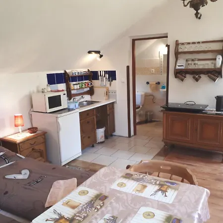 Apartman Chalupa, 3x Apartmány, 11 Lůžek. Sedlec-Prčice