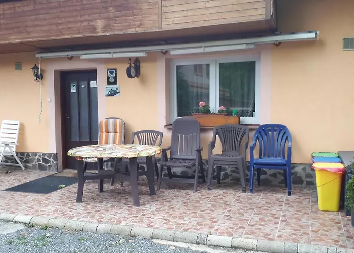 Chalupa, 3x Apartmany, 11 Luzek. Sedlec-Prcice