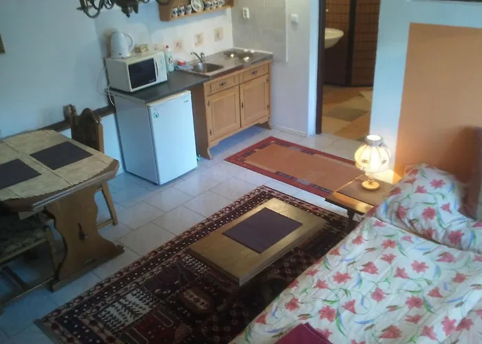 Chalupa, 3x Apartmany, 11 Luzek. * Sedlec-Prcice