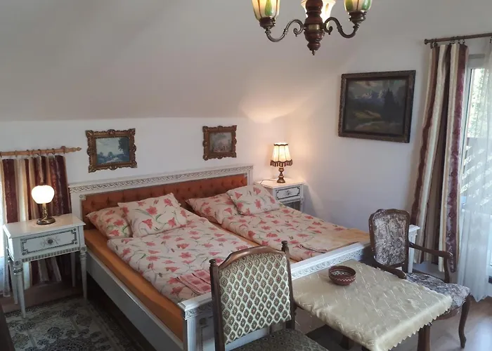 Chalupa, 3x Apartmany, 11 Luzek. * Sedlec-Prcice